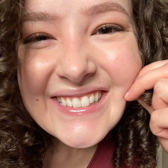 Meet your Posher, Kaitlynd - Picture 4 of 5